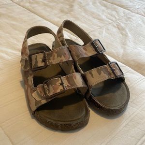 Boys size 2 sandals